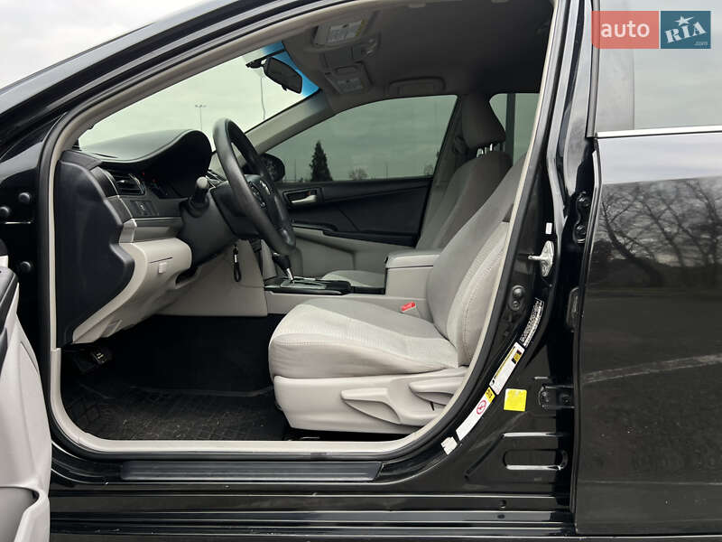 Седан Toyota Camry 2013 в Киеве