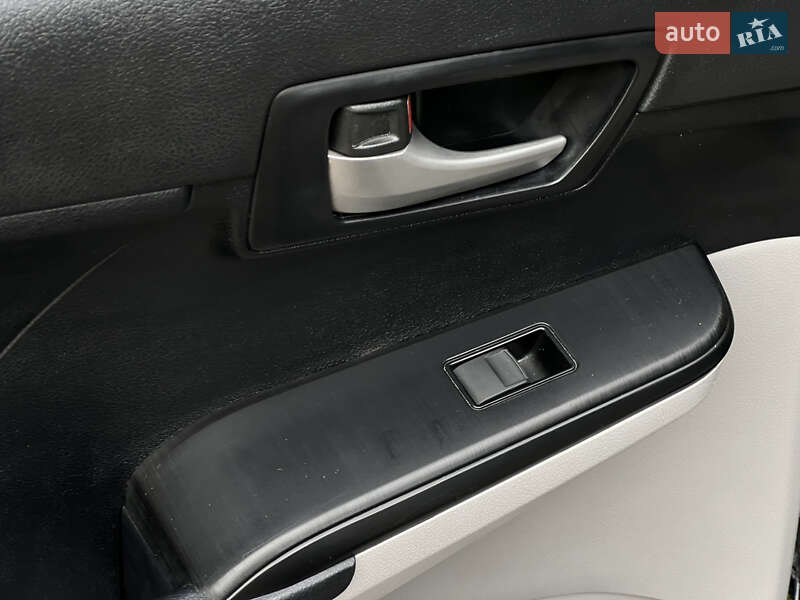 Седан Toyota Camry 2013 в Киеве