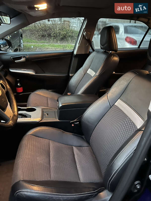 Седан Toyota Camry 2013 в Харькове