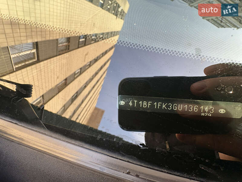 Седан Toyota Camry 2015 в Киеве