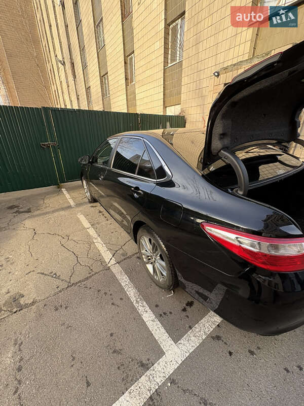 Седан Toyota Camry 2015 в Киеве