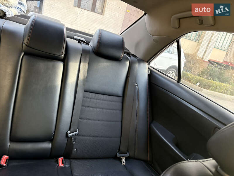Седан Toyota Camry 2015 в Киеве