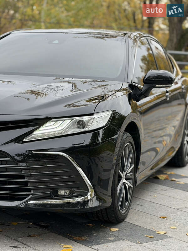 Седан Toyota Camry 2022 в Днепре