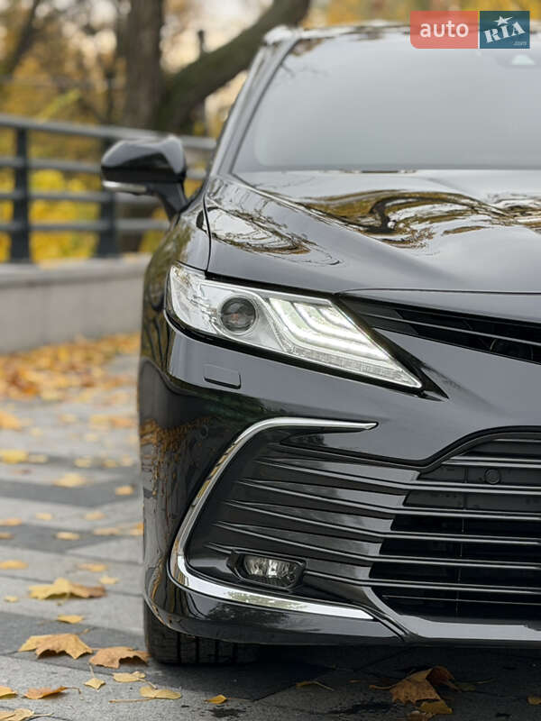 Седан Toyota Camry 2022 в Днепре