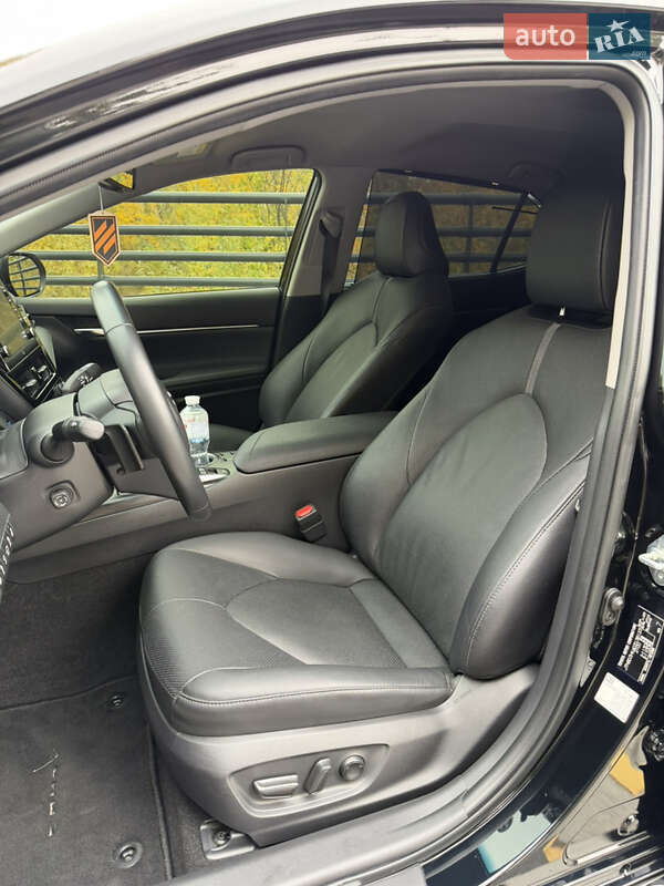 Седан Toyota Camry 2022 в Днепре