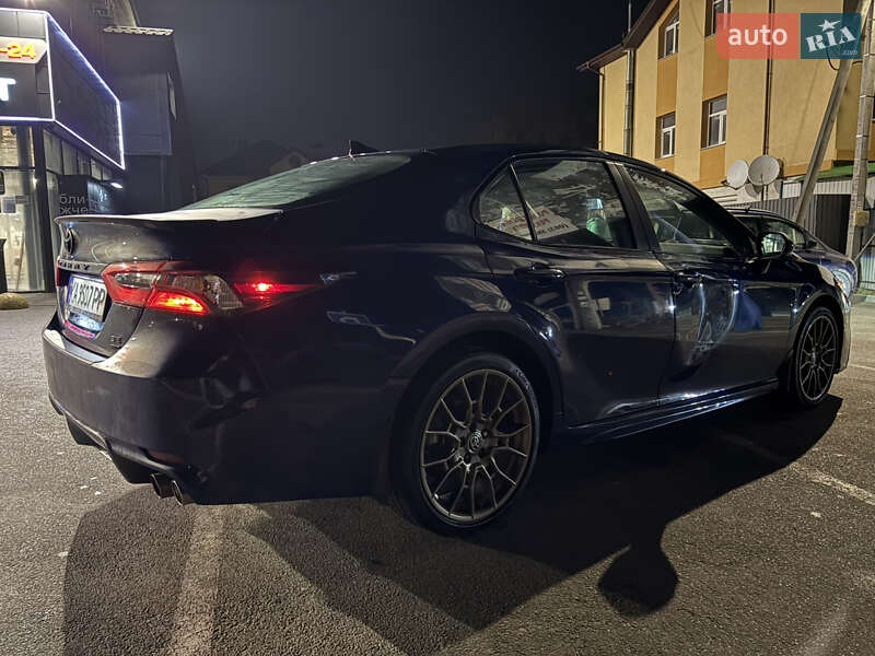 Седан Toyota Camry 2023 в Киеве