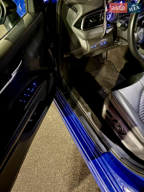 Седан Toyota Camry 2023 в Киеве