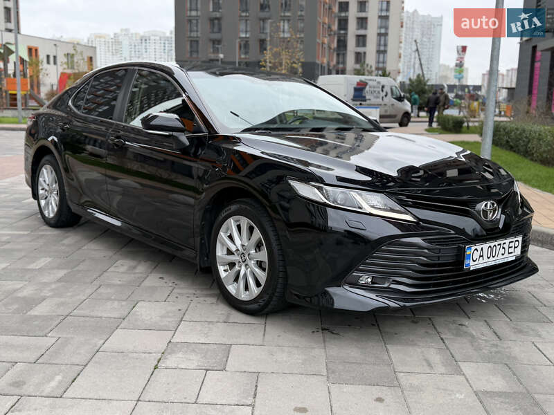 Седан Toyota Camry 2020 в Киеве