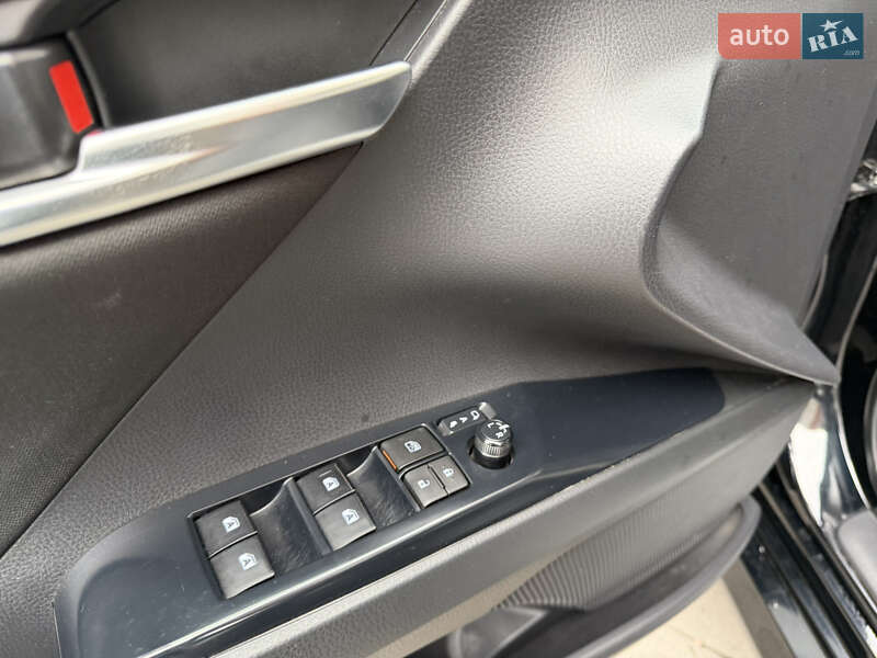 Седан Toyota Camry 2020 в Киеве