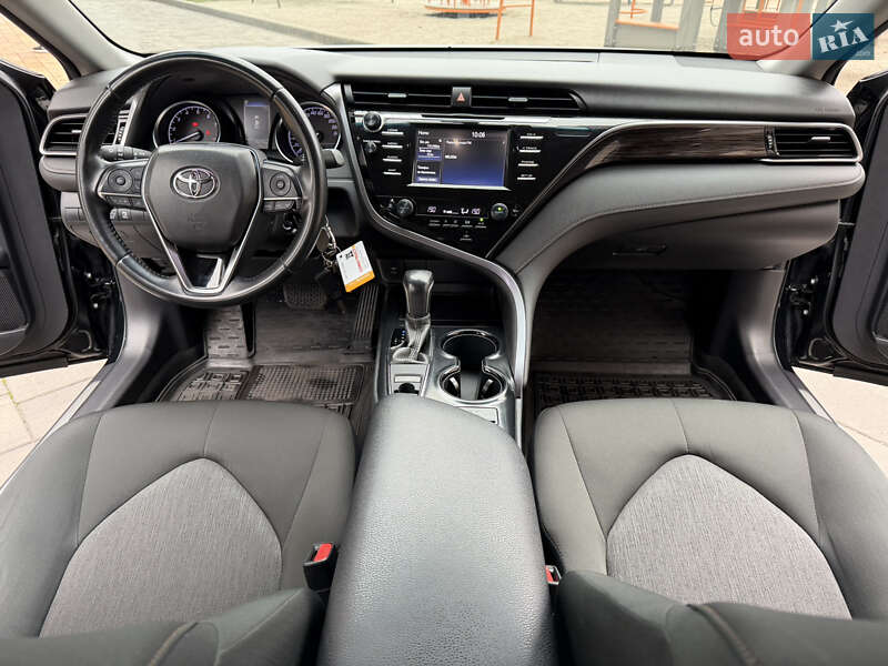 Седан Toyota Camry 2020 в Киеве