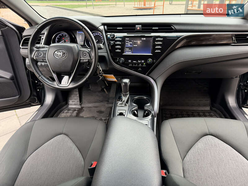 Седан Toyota Camry 2020 в Киеве