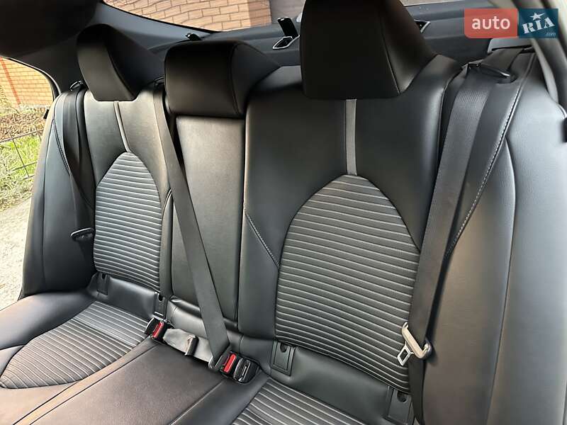 Седан Toyota Camry 2018 в Одессе