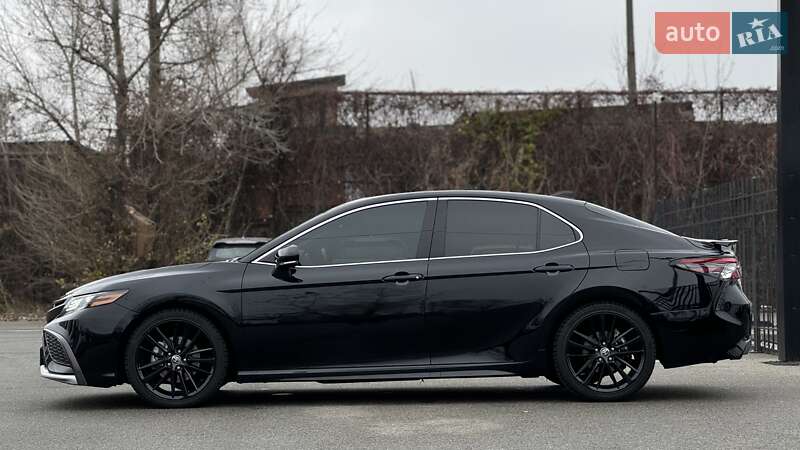 Седан Toyota Camry 2021 в Киеве