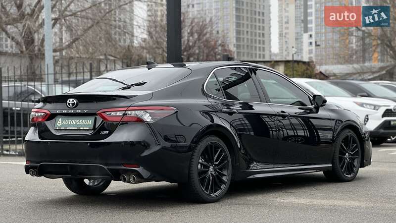 Седан Toyota Camry 2021 в Киеве