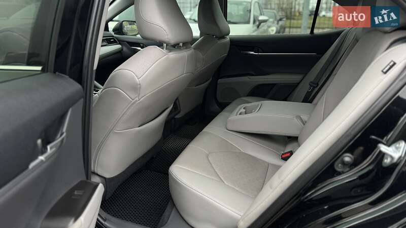 Седан Toyota Camry 2021 в Киеве