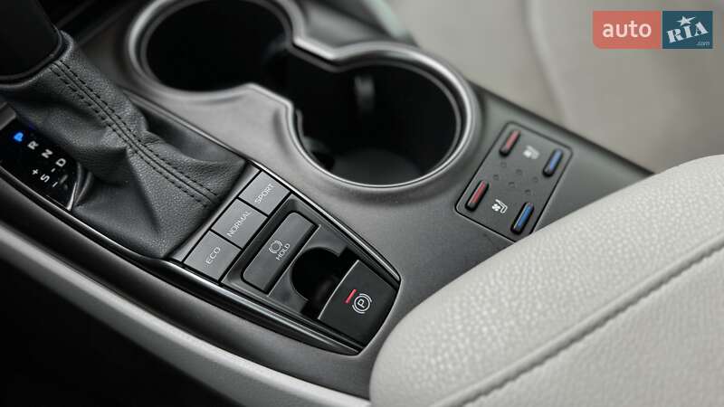 Седан Toyota Camry 2021 в Киеве