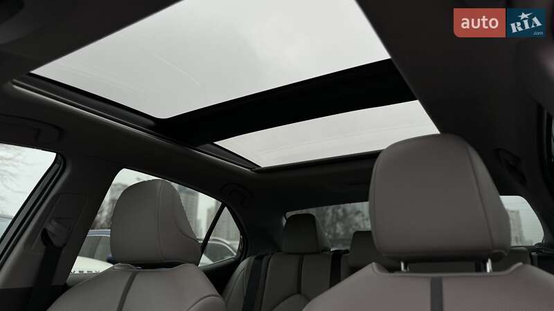 Седан Toyota Camry 2021 в Киеве