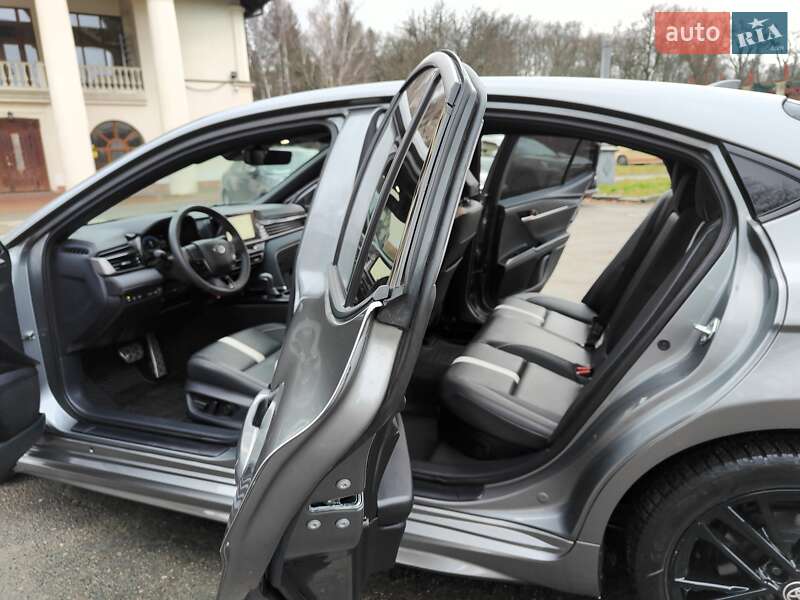 Седан Toyota Camry 2024 в Киеве