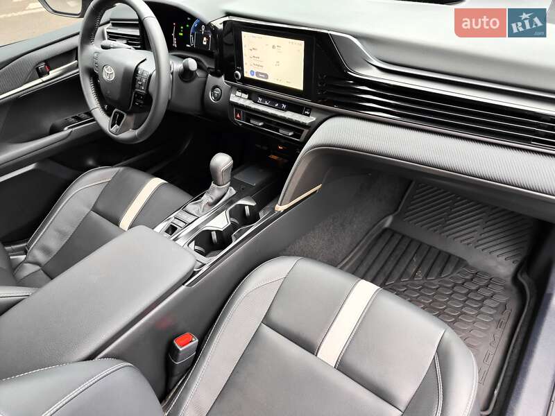 Седан Toyota Camry 2024 в Киеве