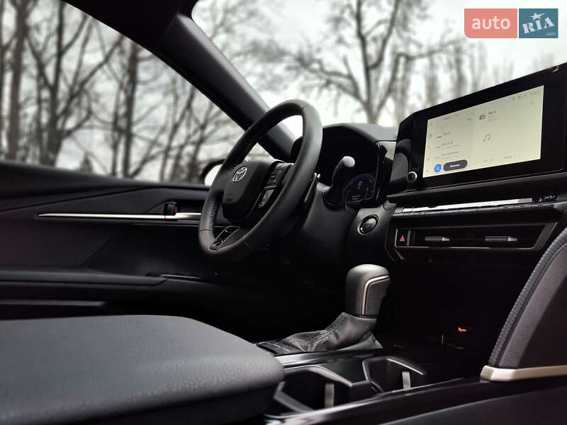 Седан Toyota Camry 2024 в Киеве
