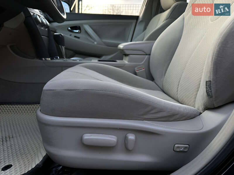 Седан Toyota Camry 2007 в Виннице