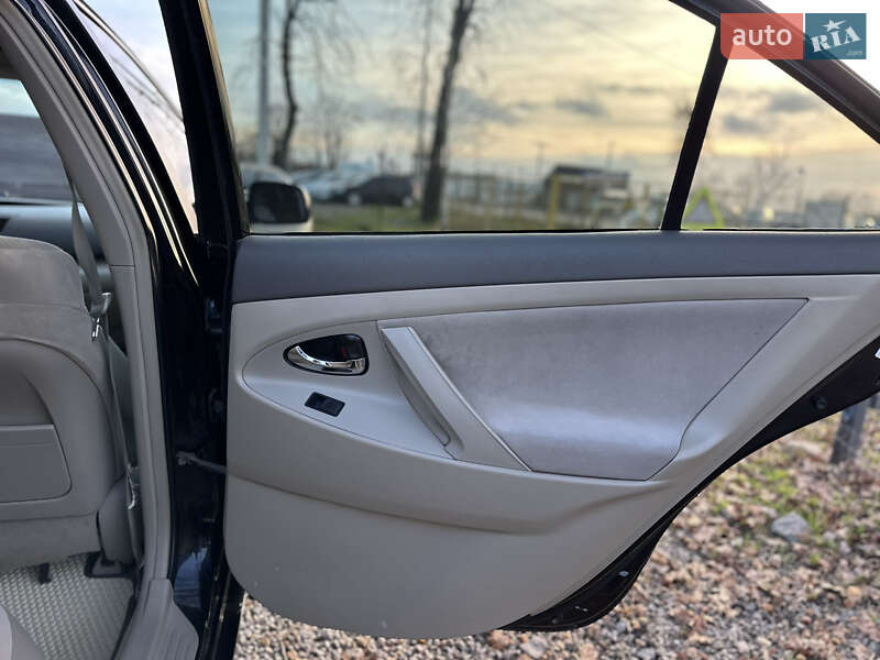 Седан Toyota Camry 2007 в Виннице