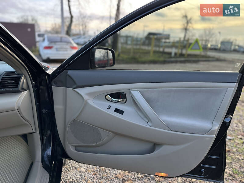 Седан Toyota Camry 2007 в Виннице