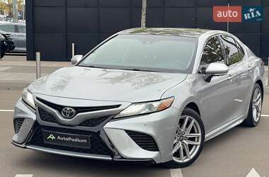Седан Toyota Camry 2018 в Киеве