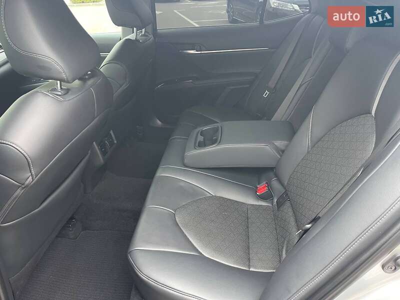 Седан Toyota Camry 2018 в Киеве