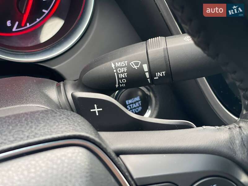 Седан Toyota Camry 2018 в Киеве