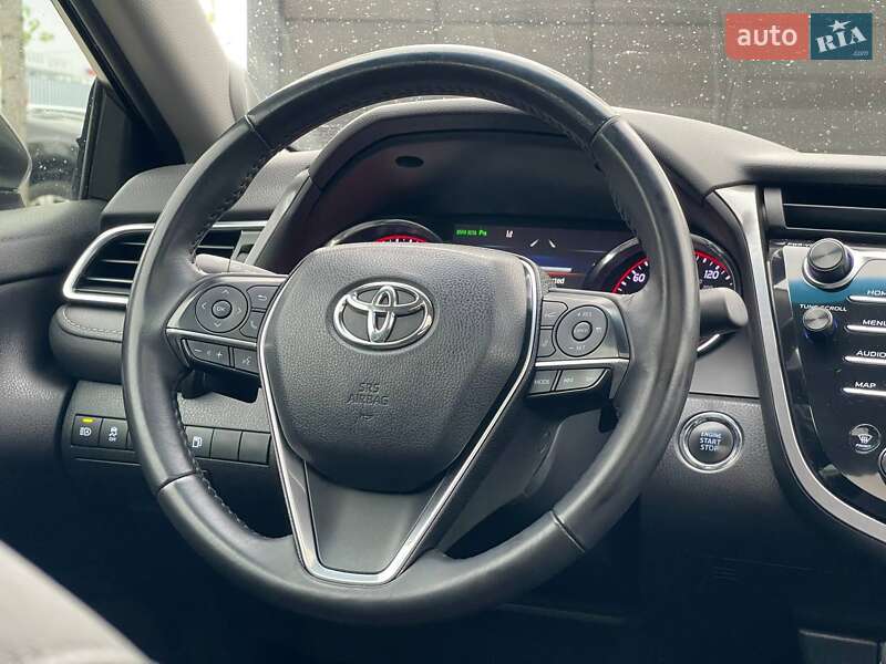 Седан Toyota Camry 2018 в Киеве