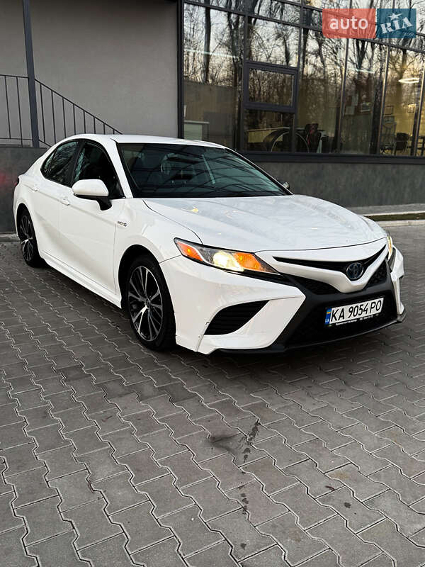 Седан Toyota Camry 2020 в Киеве