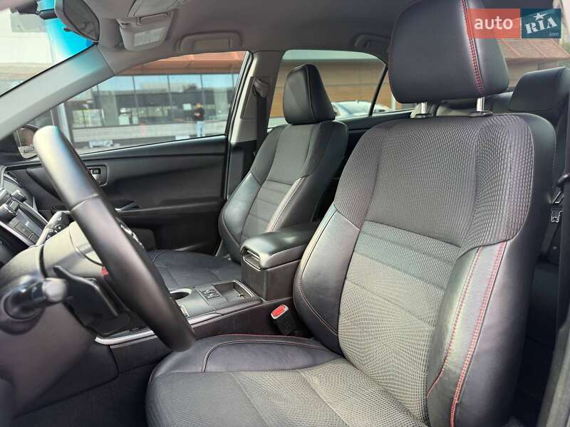 Седан Toyota Camry 2016 в Кривом Роге