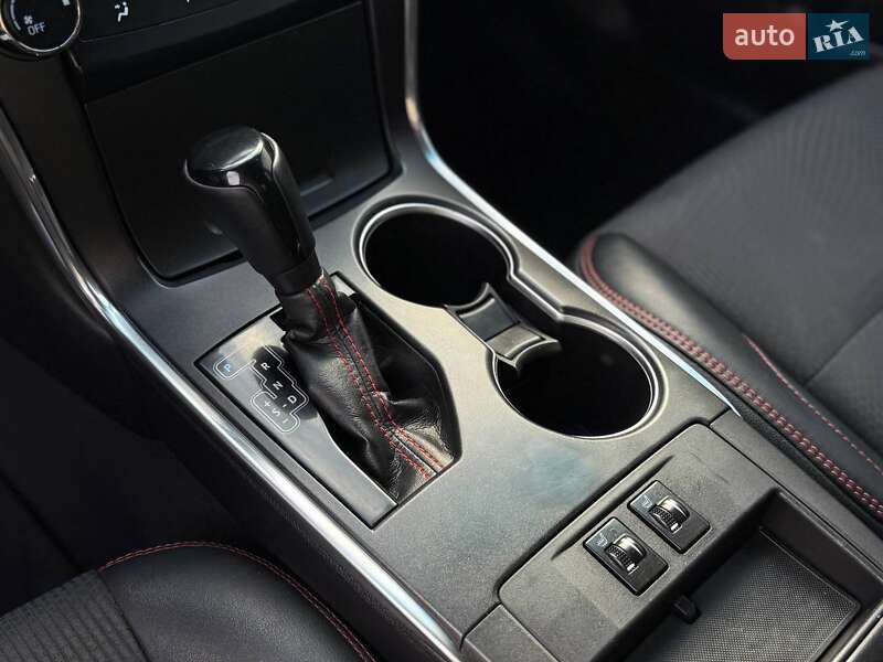 Седан Toyota Camry 2016 в Кривом Роге