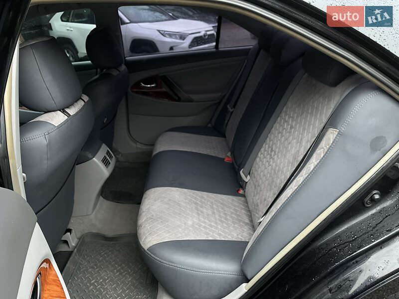 Седан Toyota Camry 2008 в Києві