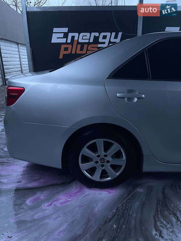 Седан Toyota Camry 2013 в Киеве