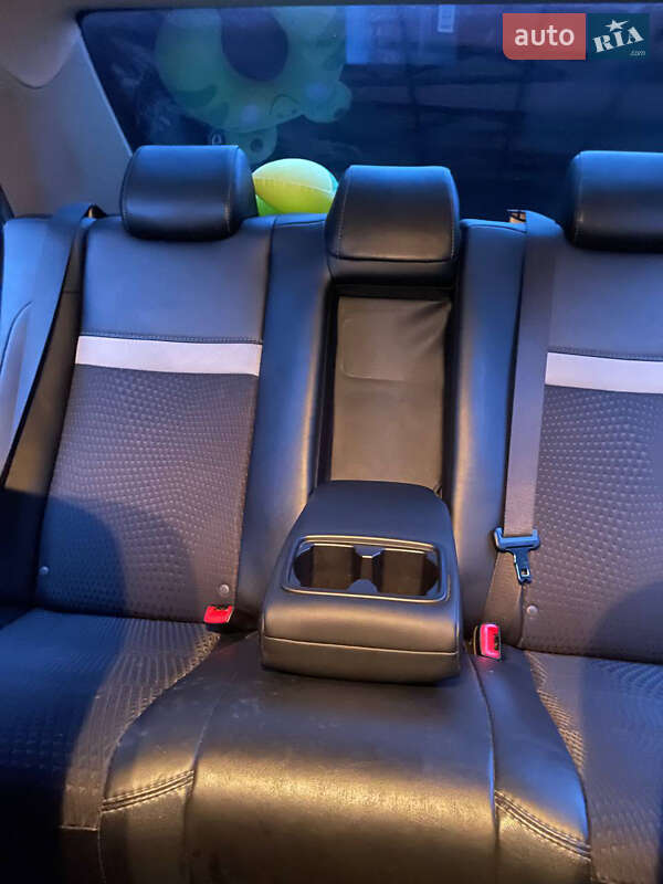 Седан Toyota Camry 2013 в Киеве