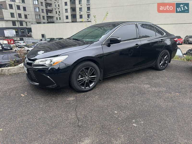 Седан Toyota Camry 2016 в Києві