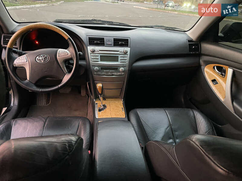 Седан Toyota Camry 2007 в Кривому Розі