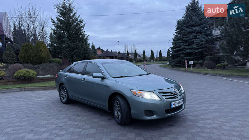 Седан Toyota Camry 2010 в Владимирце