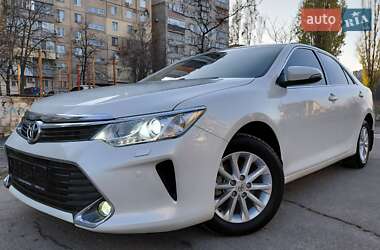 Седан Toyota Camry 2015 в Днепре