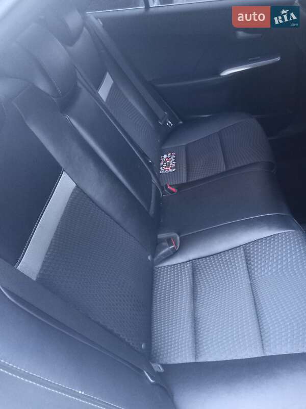 Седан Toyota Camry 2013 в Фастові