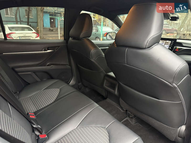 Седан Toyota Camry 2021 в Днепре