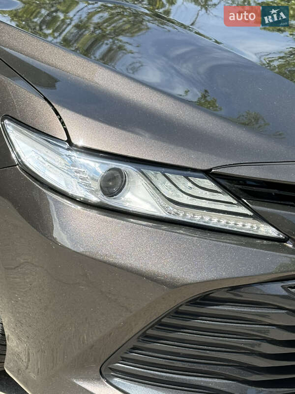 Toyota Camry 2019
