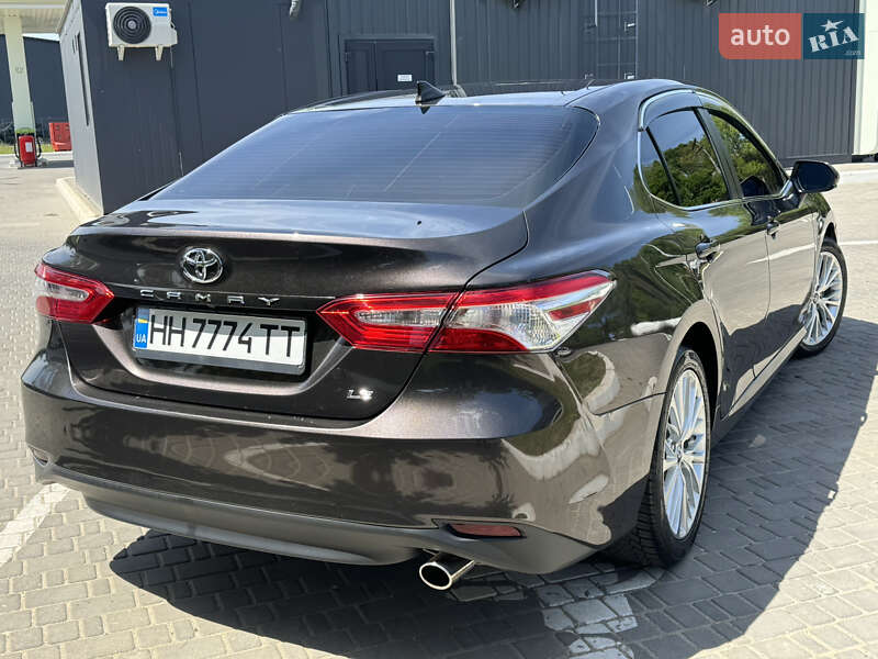 Седан Toyota Camry 2019 в Одессе