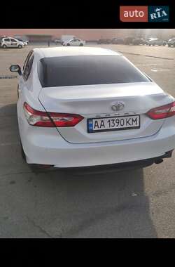 Седан Toyota Camry 2019 в Киеве