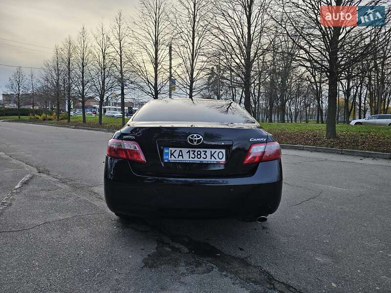 Седан Toyota Camry 2010 в Умани