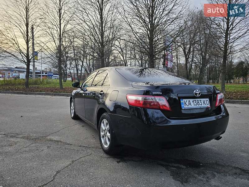 Седан Toyota Camry 2010 в Умани