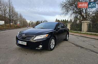 Седан Toyota Camry 2010 в Умані