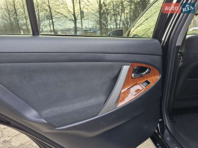 Седан Toyota Camry 2010 в Умани